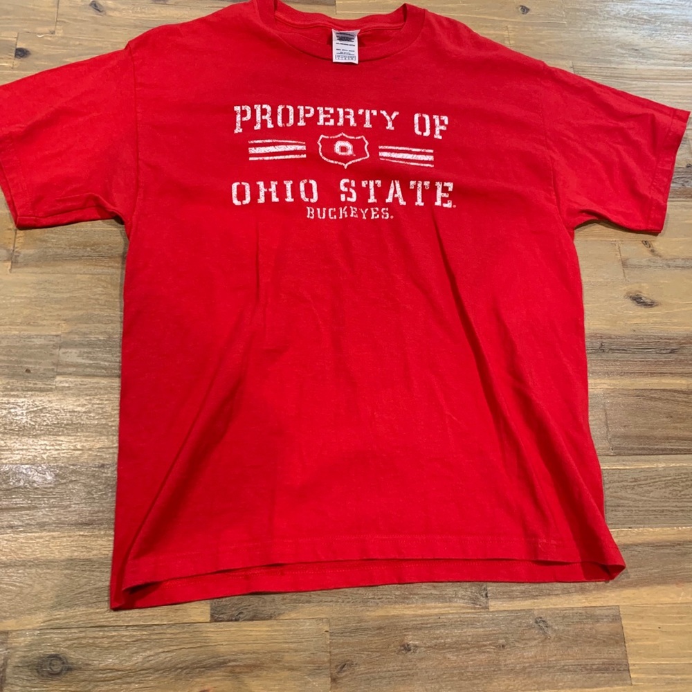 2 x men’s shirts - fits like a medium